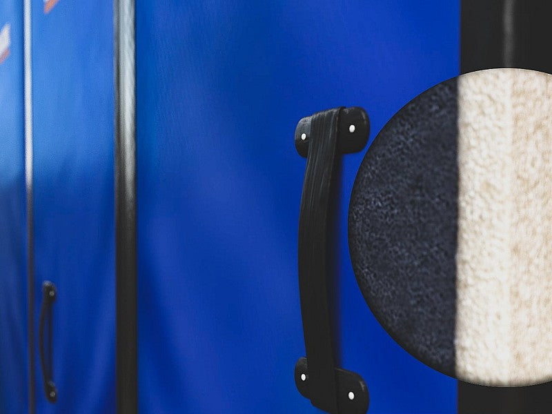 The latest closed-cell foam technology results in durability and resistance to wear